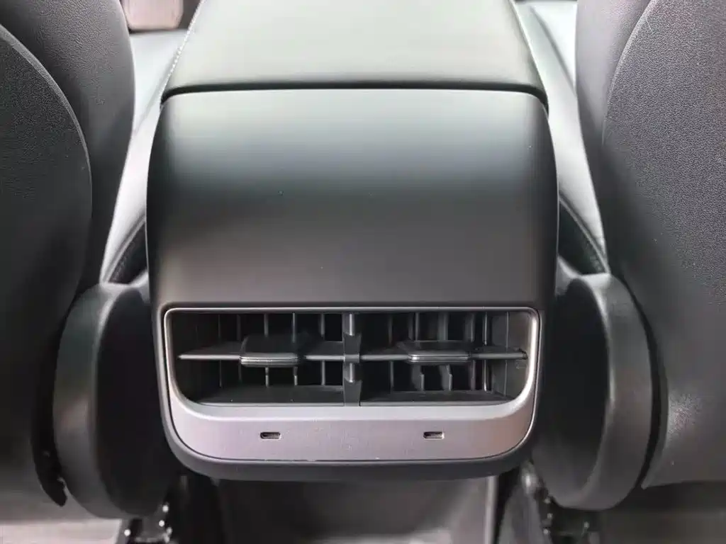 Tesla Model Y 2022 — фото 10