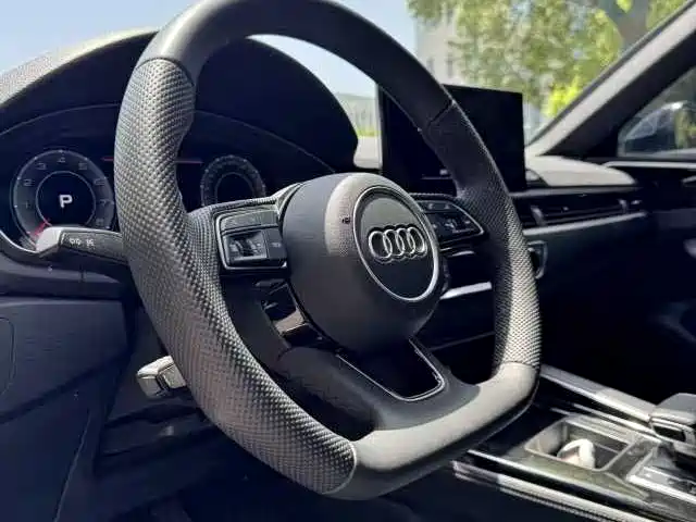Audi A4L 2025 — фото 11