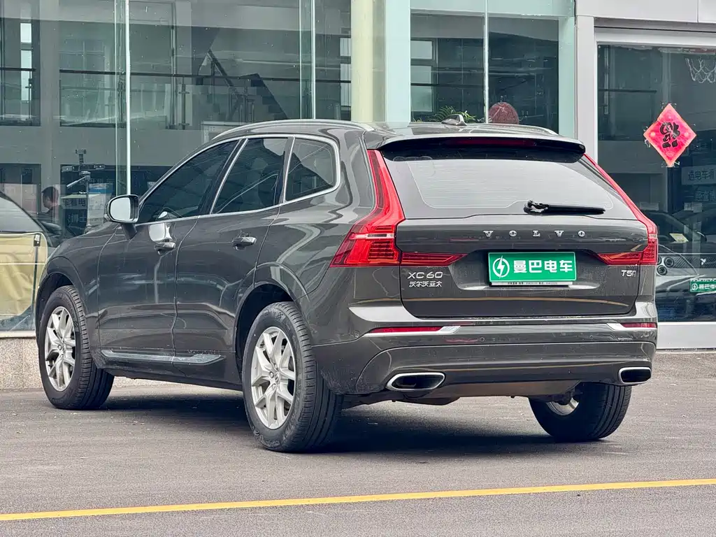 Volvo XC60 2021 — фото 7