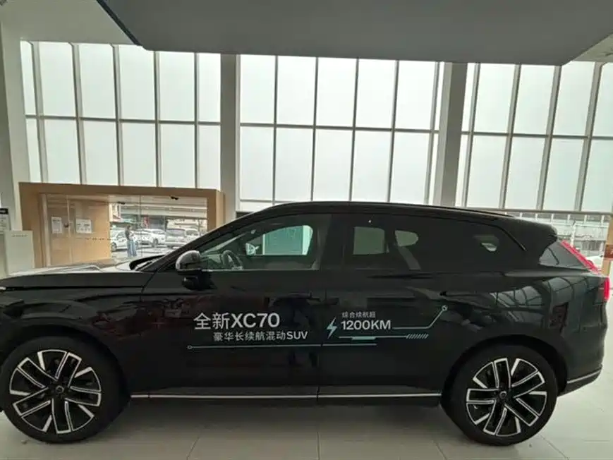 Volvo XC70 PHEV 2025