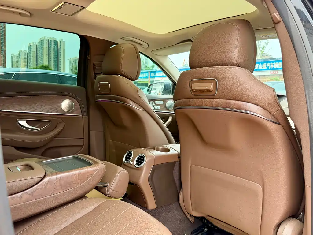 Mercedes-Benz E-Class 2020 — фото 28