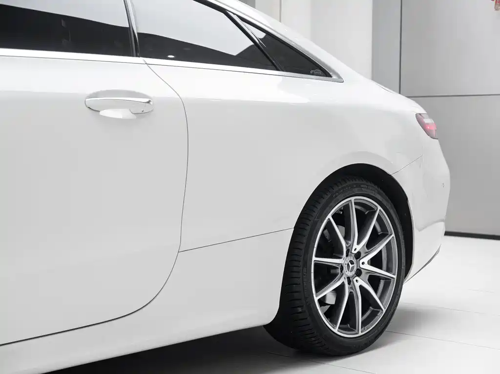 Mercedes-Benz E-Class 2023 — фото 15