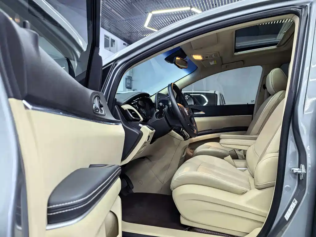 Buick GL8 2025