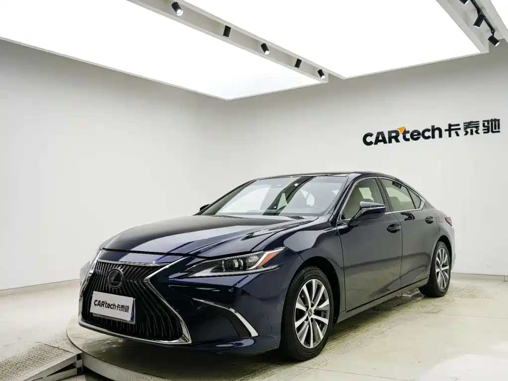 Lexus ES 2020 — фото 25
