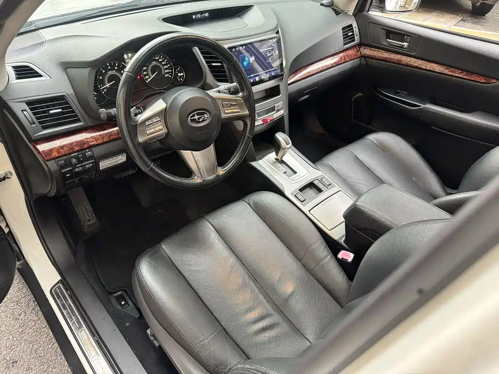 Subaru Outback 2011 — фото 11
