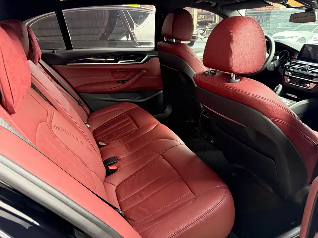 BMW 5 Series 2019 — фото 11