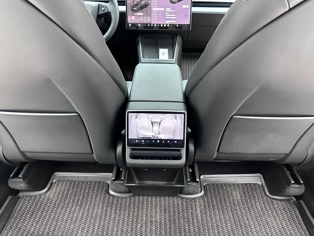 Tesla Model Y 2026 — фото 12