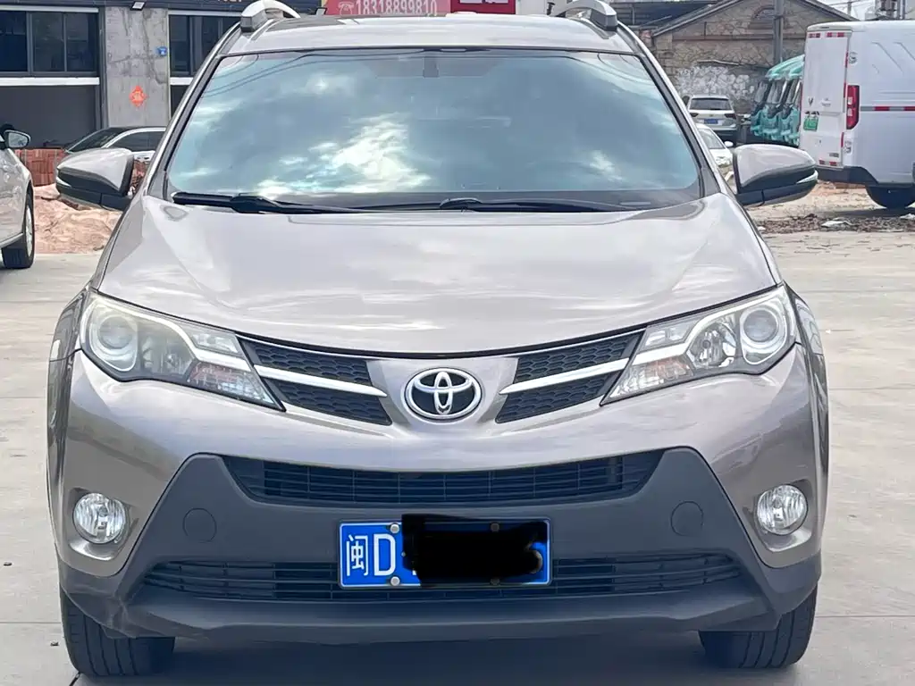 Toyota RAV4 2015 — фото 2