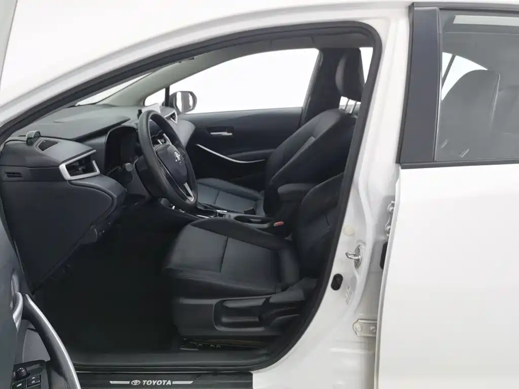 Toyota Corolla 2023 — фото 10