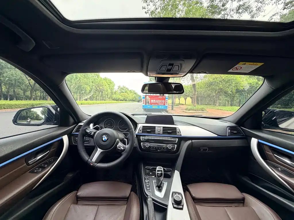 BMW 3 Series 2019 — фото 13
