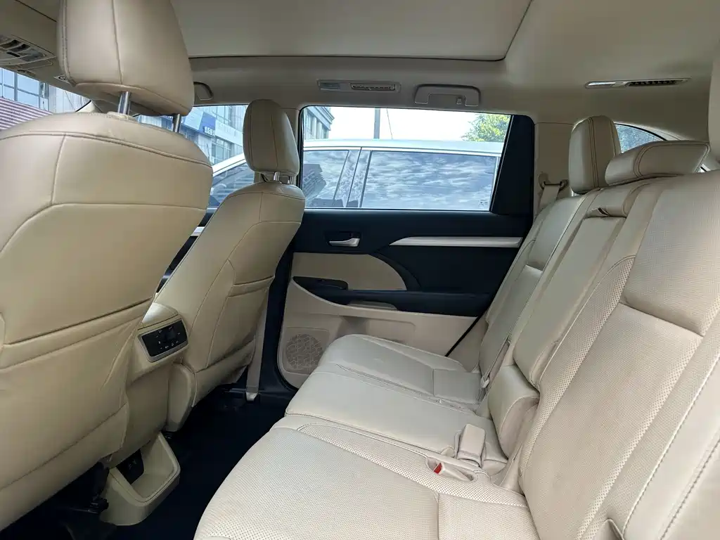 Toyota Highlander 2018 — фото 13