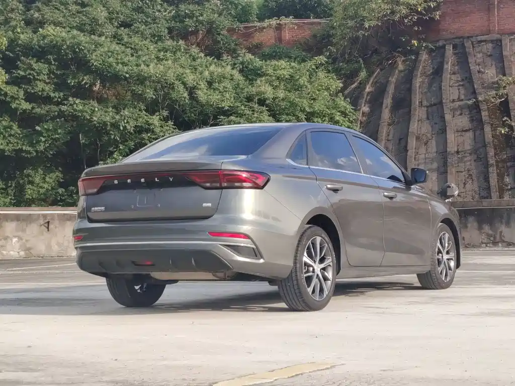 Geely Emgrand 2023