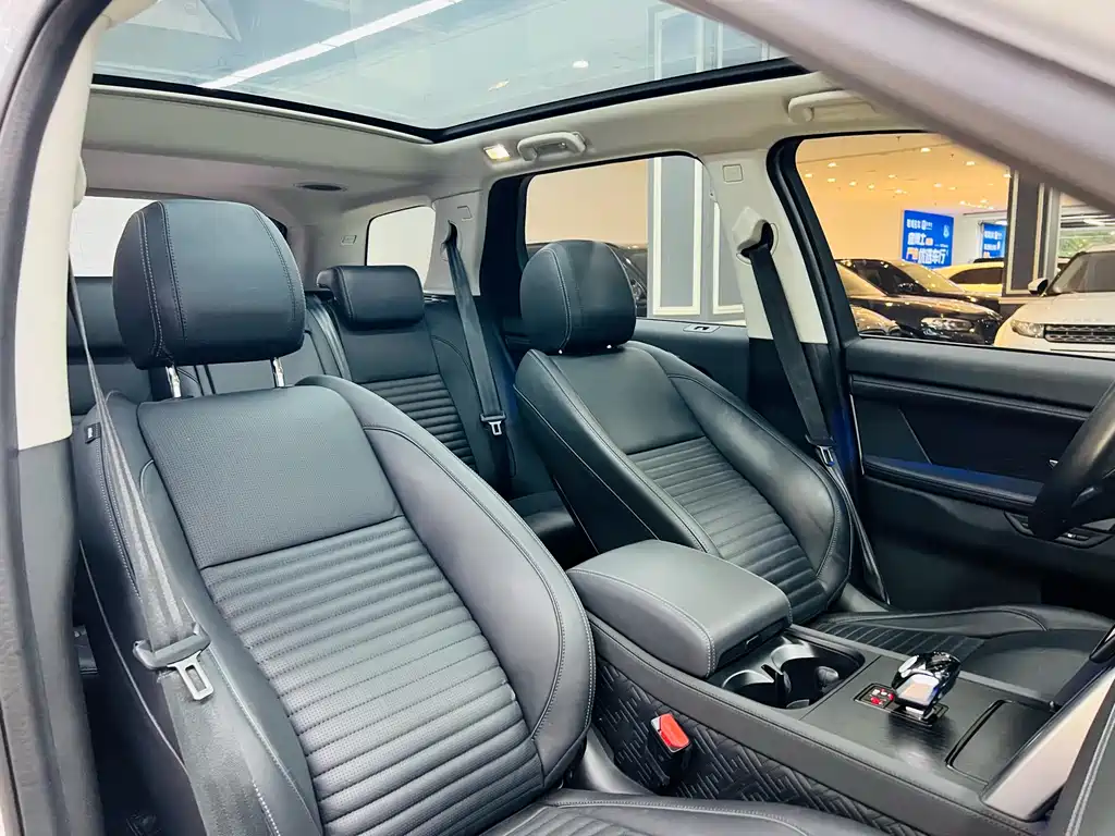 Land Rover Discovery Sport 2023 — фото 14