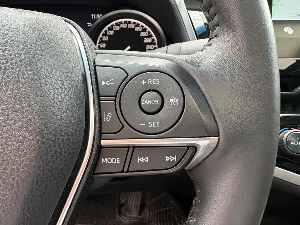 Toyota Camry 2023 — фото 11