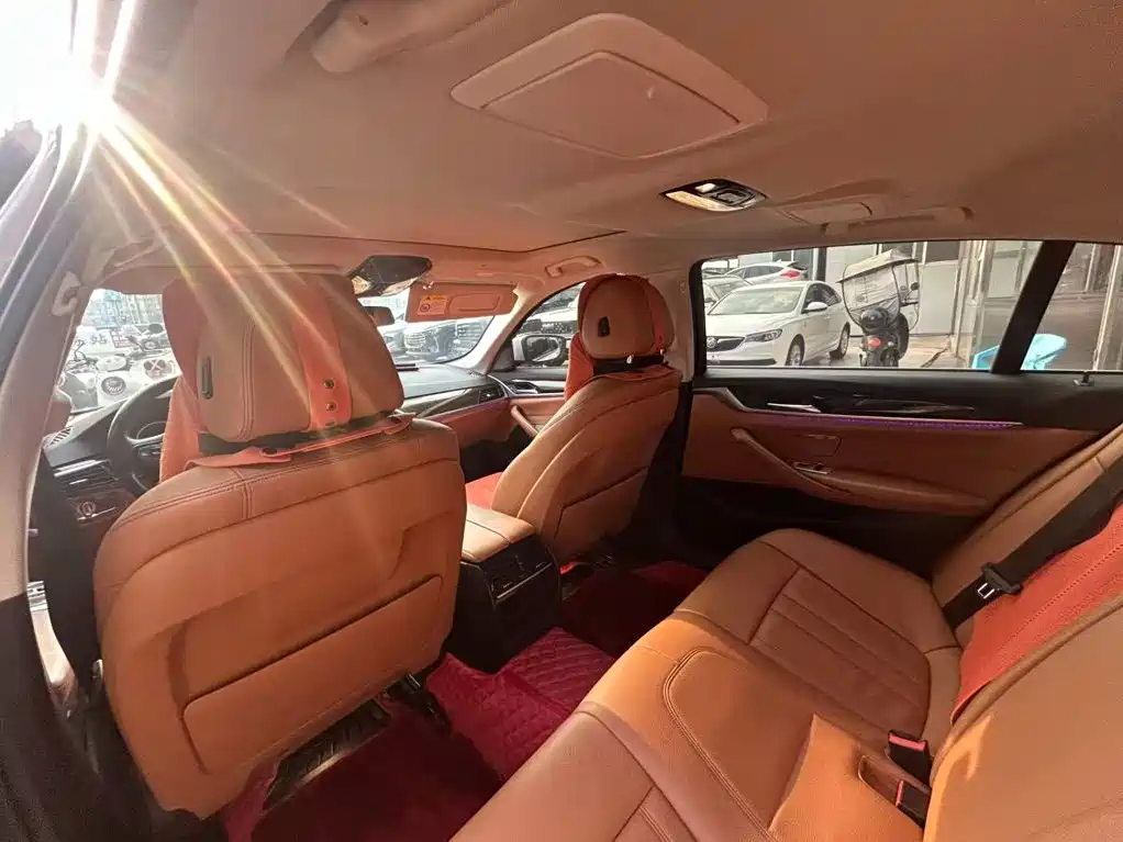 BMW 5 Series 2018 — фото 12