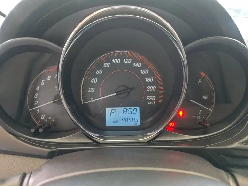 Toyota Yaris L 2021 — фото 12