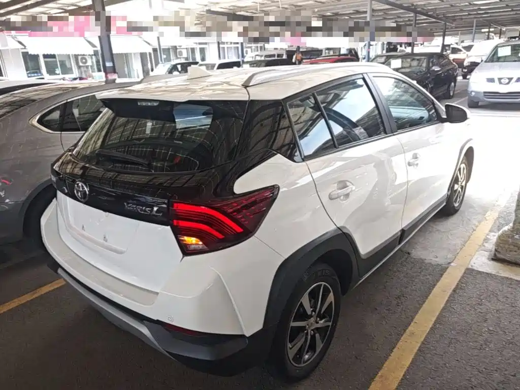 Toyota Yaris L 2021