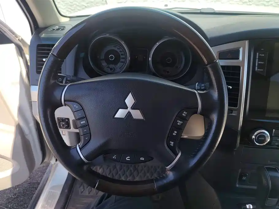 Mitsubishi Pajero 2019 — фото 15