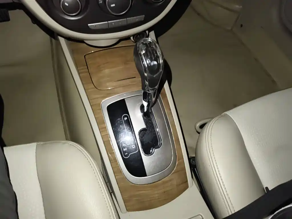 Buick Excelle 2015 — фото 14