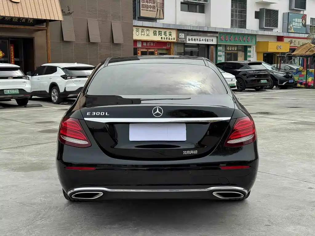 Mercedes-Benz E-Class 2019 — фото 12