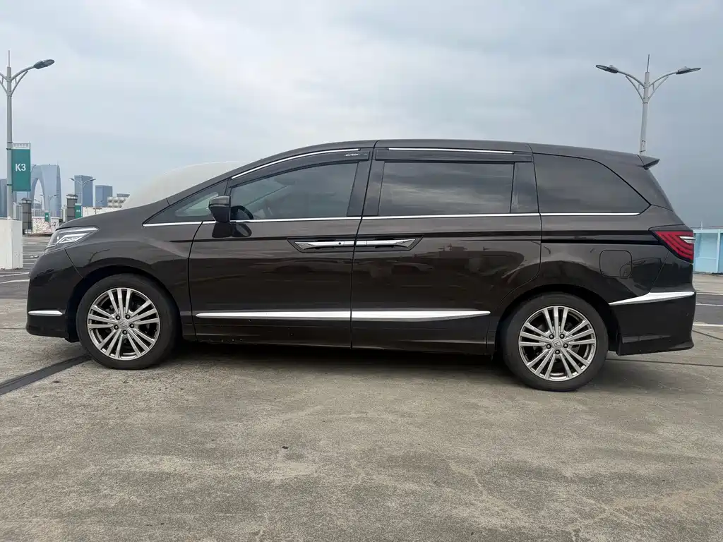 Honda Elysion 2016