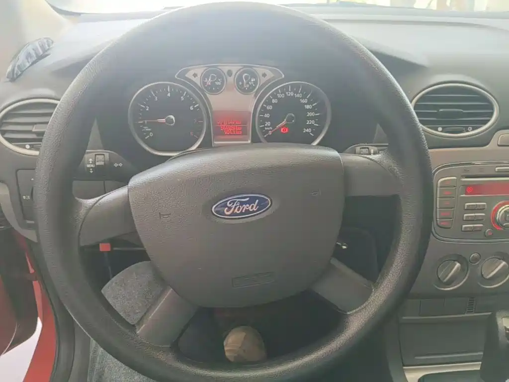 Ford Focus 2015 — фото 11