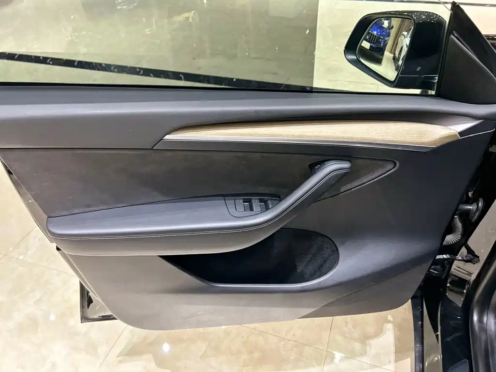 Tesla Model Y 2023 — фото 10