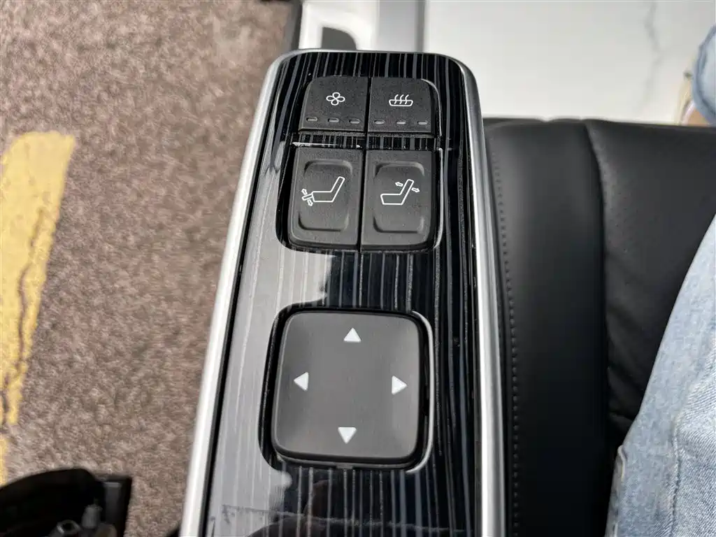 Toyota Alphard 2018 — фото 16