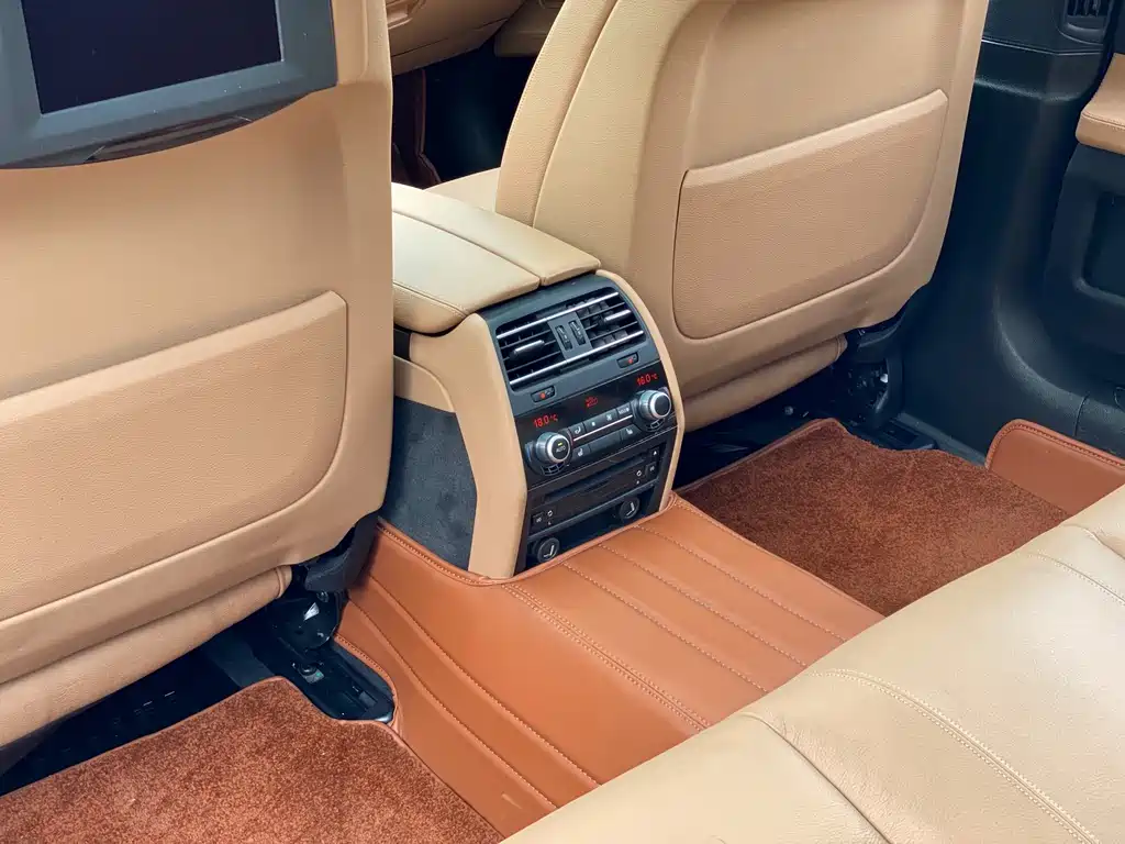 BMW 7 Series 2012 — фото 11