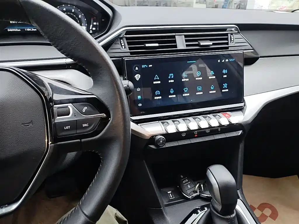 Peugeot 408 2025 — фото 13