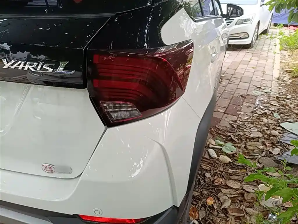 Toyota Yaris L 2022 — фото 8