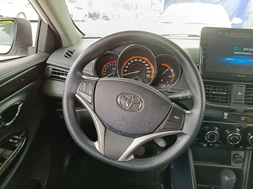Toyota Yaris L 2022 — фото 11