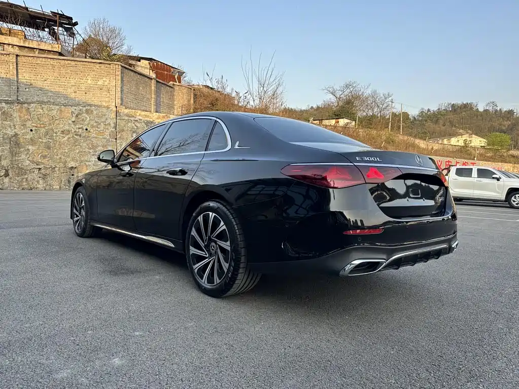 Mercedes-Benz E-Class 2025 — фото 10