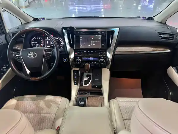 Toyota Alphard 2015