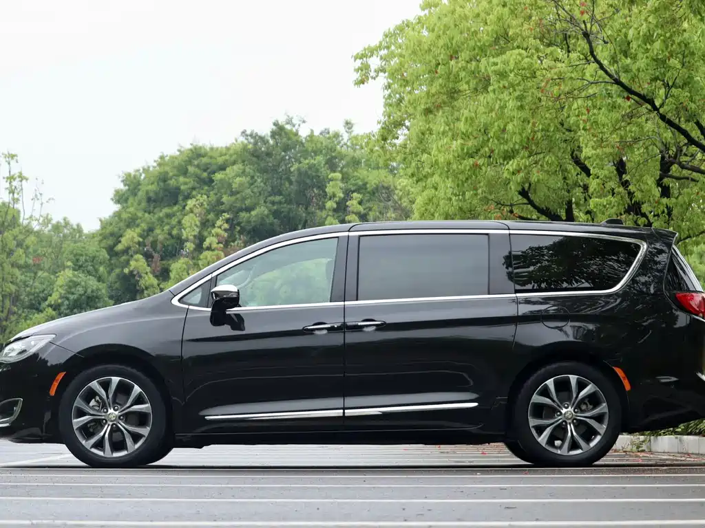 Chrysler Grand Voyager 2017 — фото 6