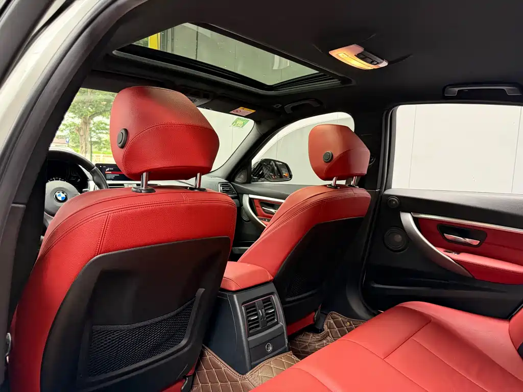 BMW 3 Series 2019 — фото 14