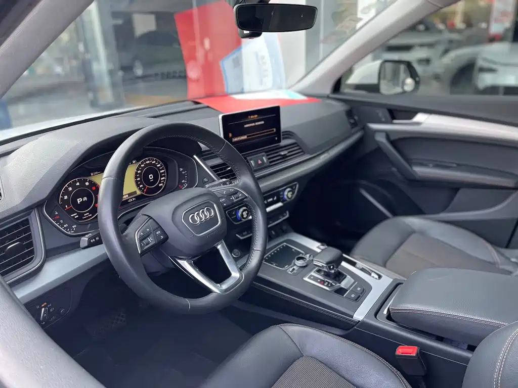 Audi Q5L 2018 — фото 10