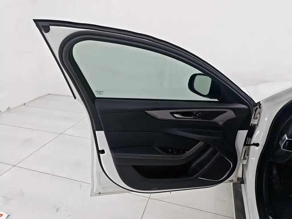 Jaguar XEL 2021 — фото 11