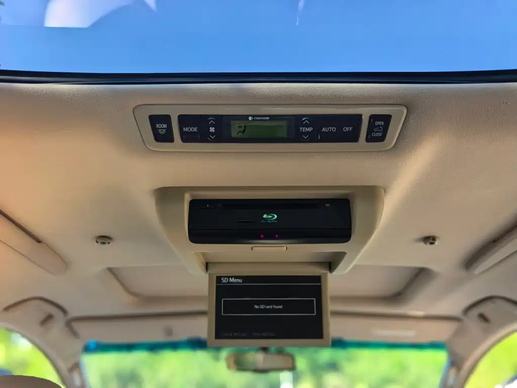 Toyota Alphard 2016 — фото 17
