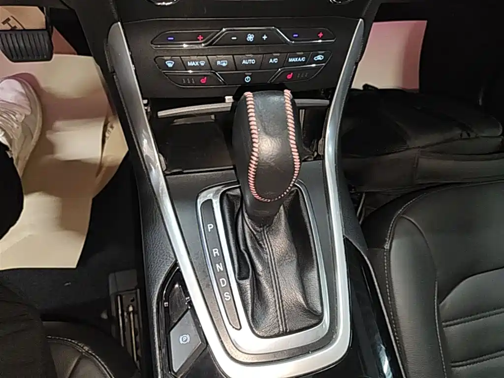 Ford Edge 2015 — фото 6