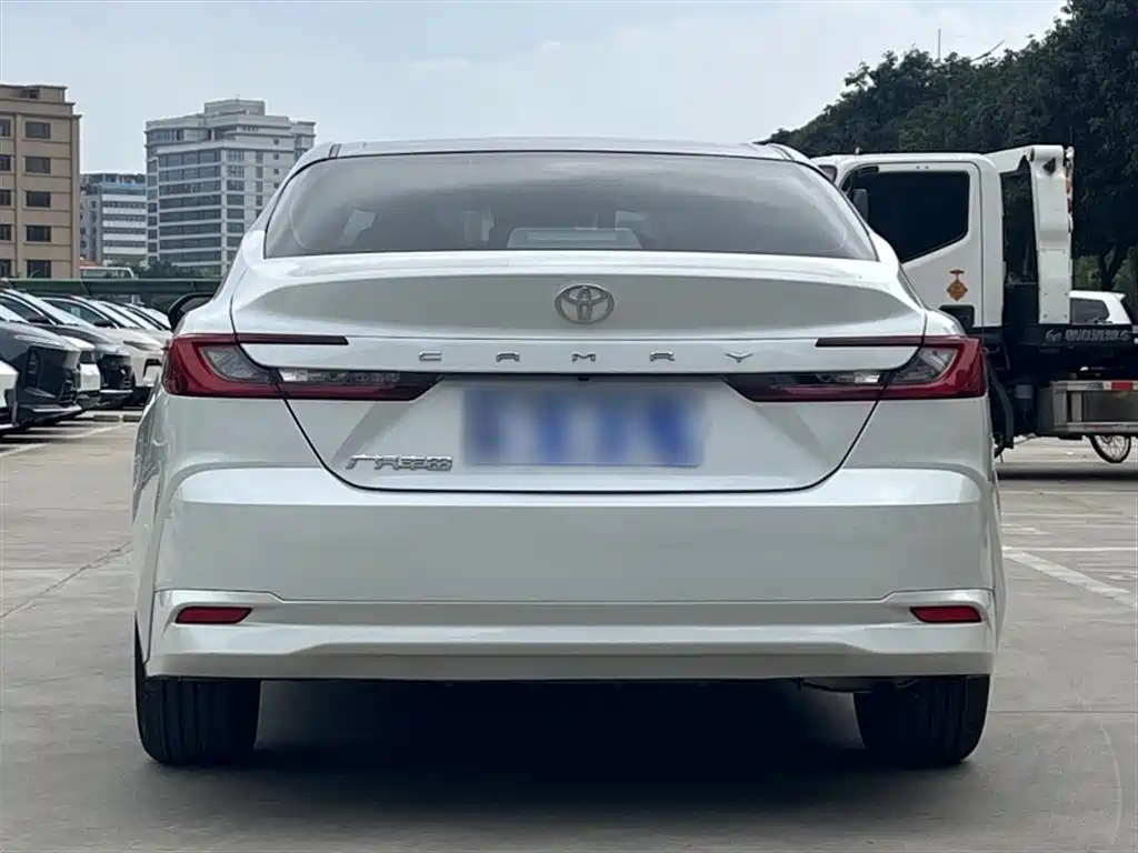Toyota Camry 2025 — фото 8