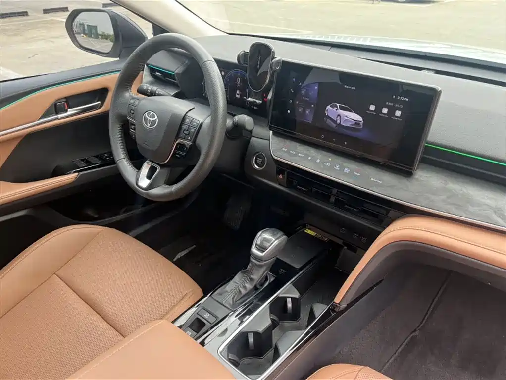 Toyota Camry 2025 — фото 18
