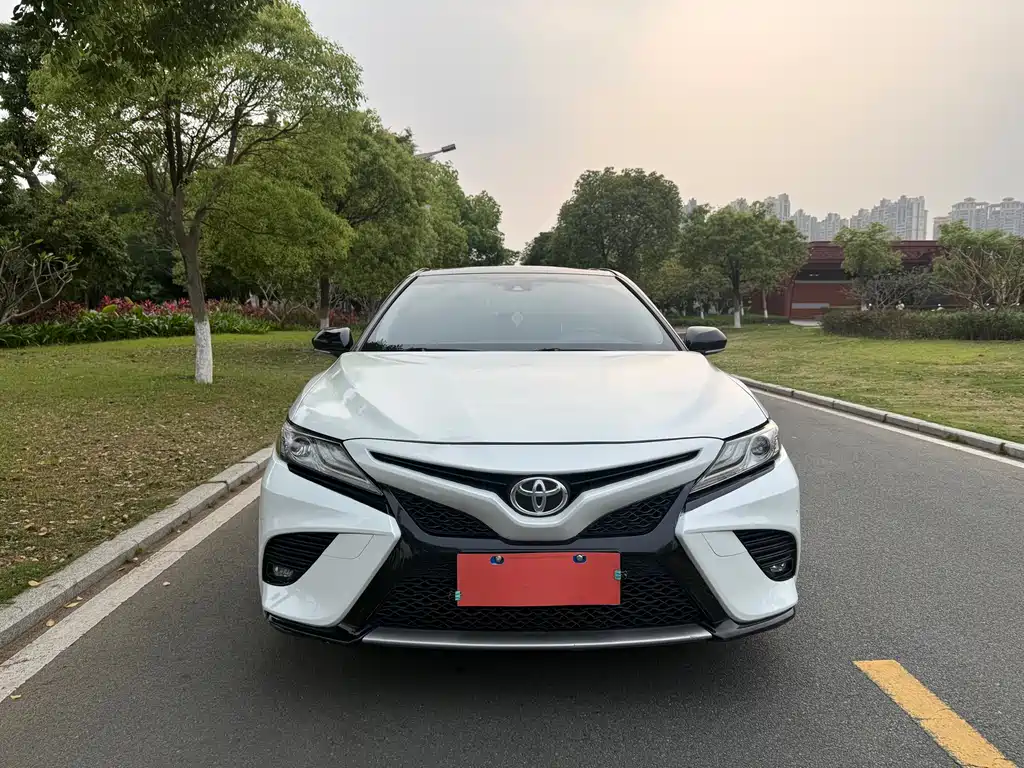Toyota Camry 2020 — фото 2