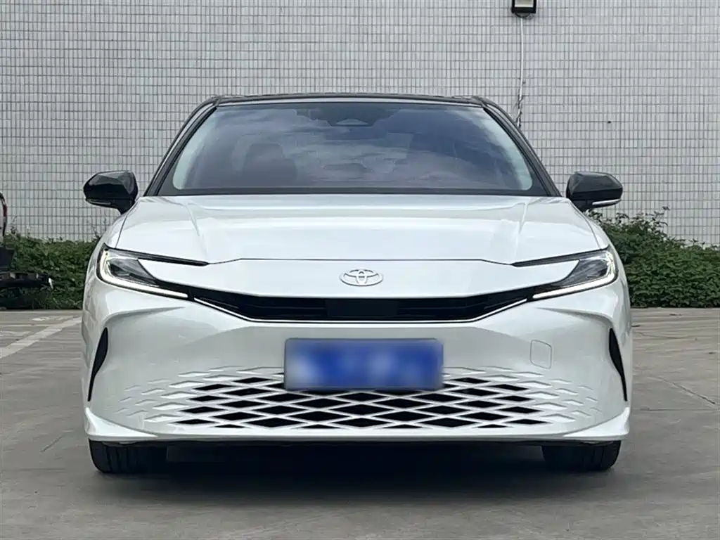 Toyota Camry 2025 — фото 10