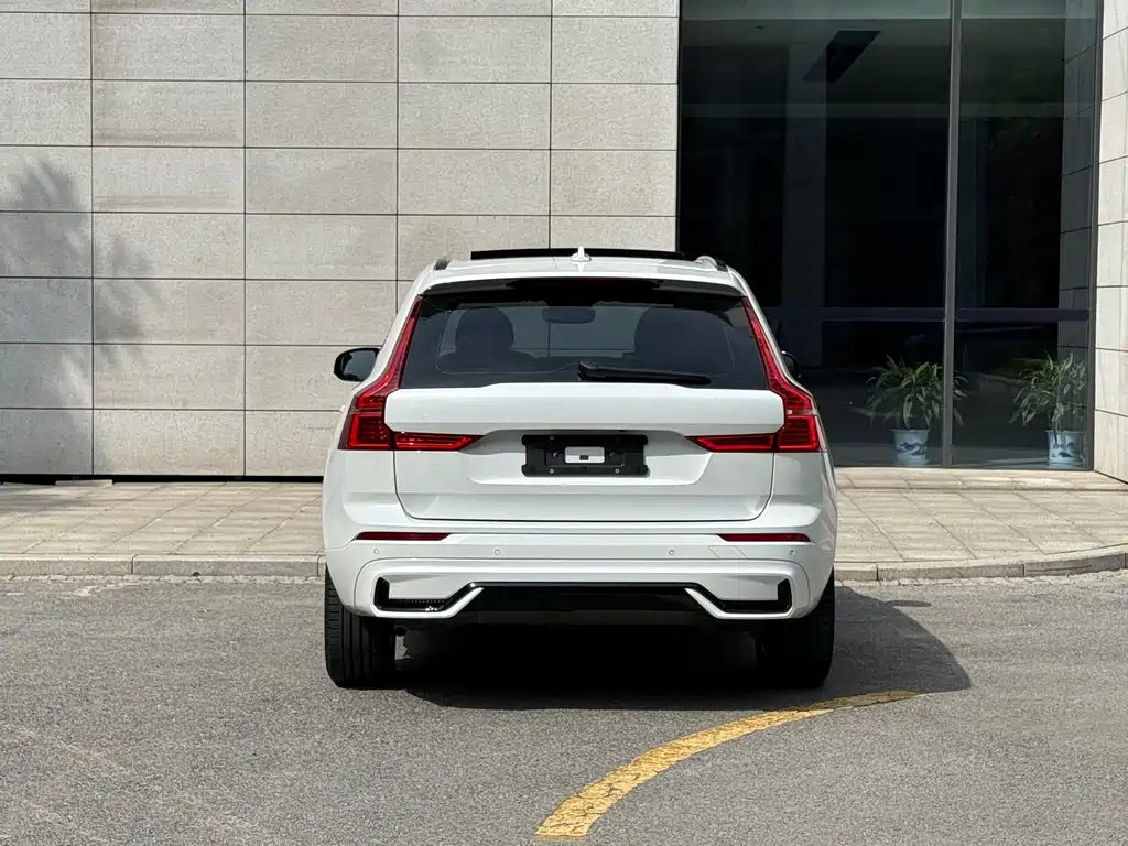 Volvo XC60 2022 — фото 20