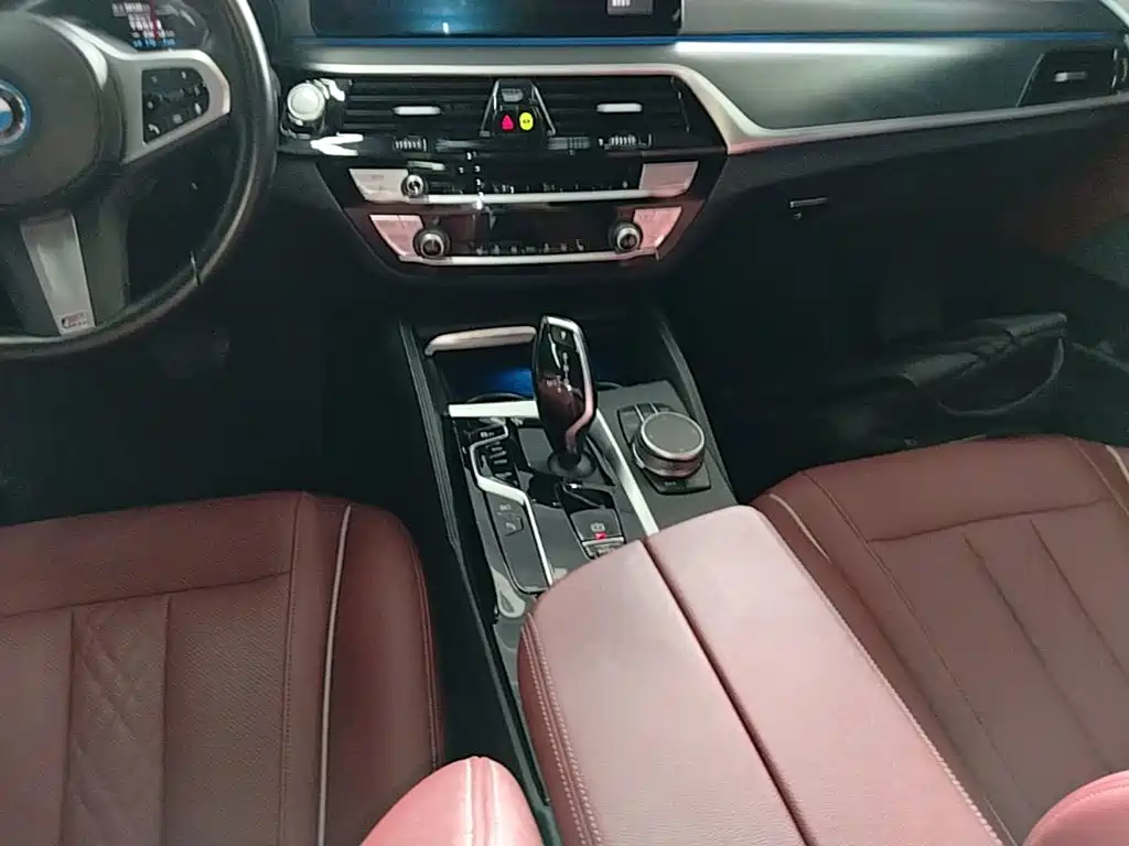 BMW 5 Series New Energy 2022 — фото 14