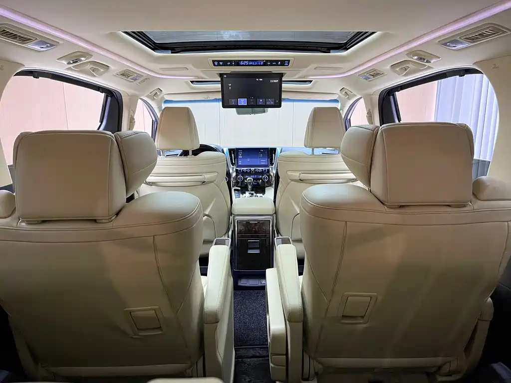 Toyota Alphard 2021 — фото 11
