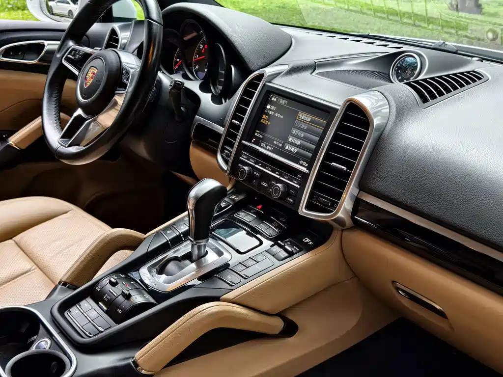 Porsche Cayenne 2015 — фото 15