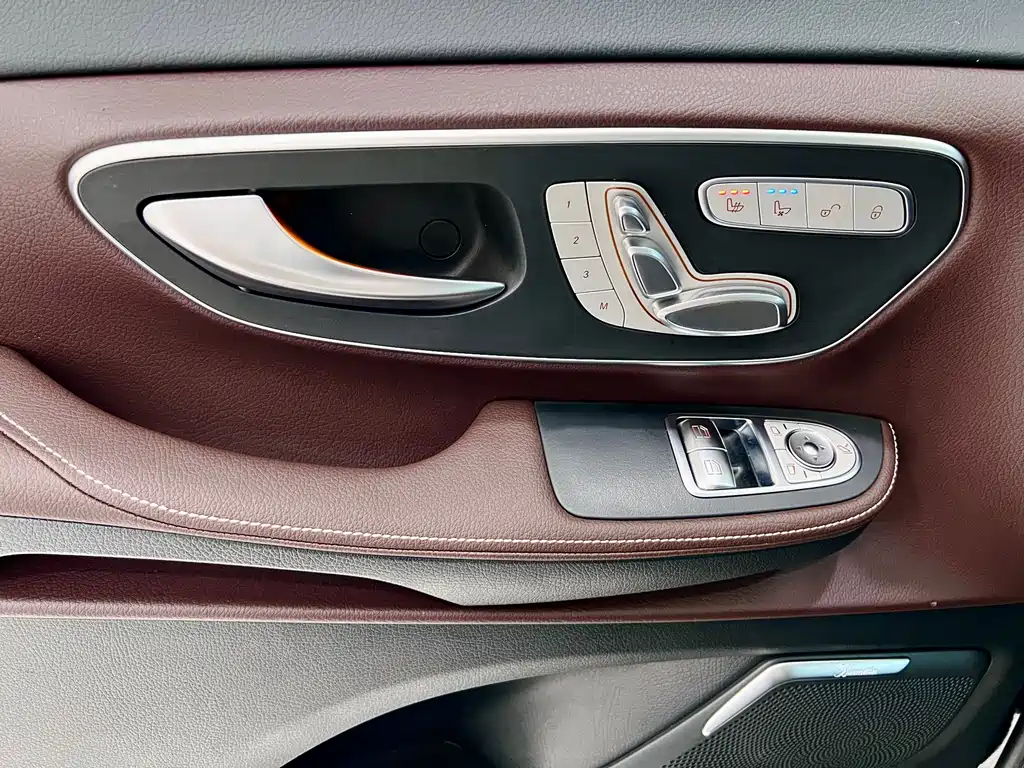 Mercedes-Benz V-Class 2024 — фото 22