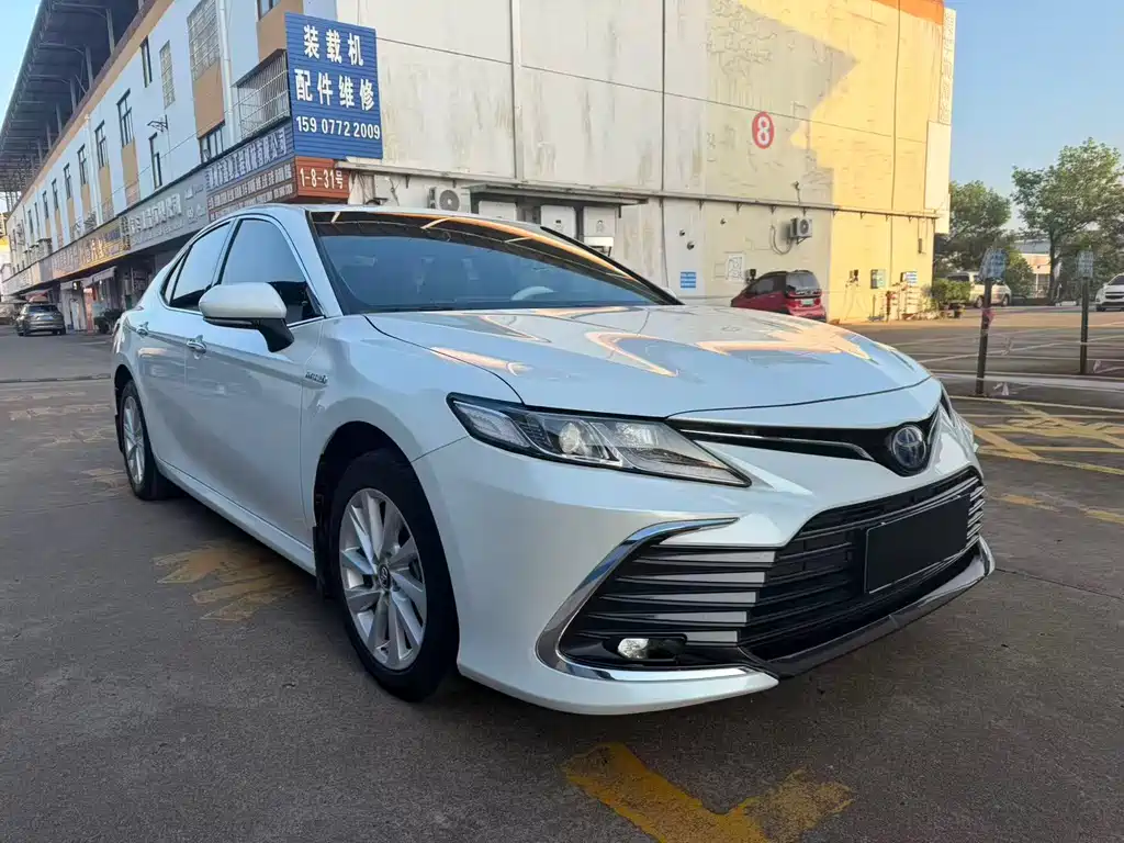 Toyota Camry 2023 — фото 3